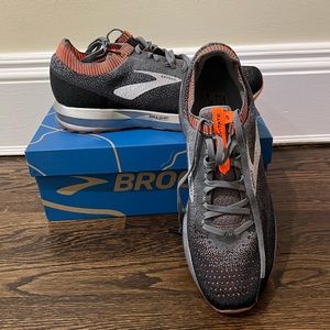 Brooks Levitate 2 grey/black/orange in 11.5 D